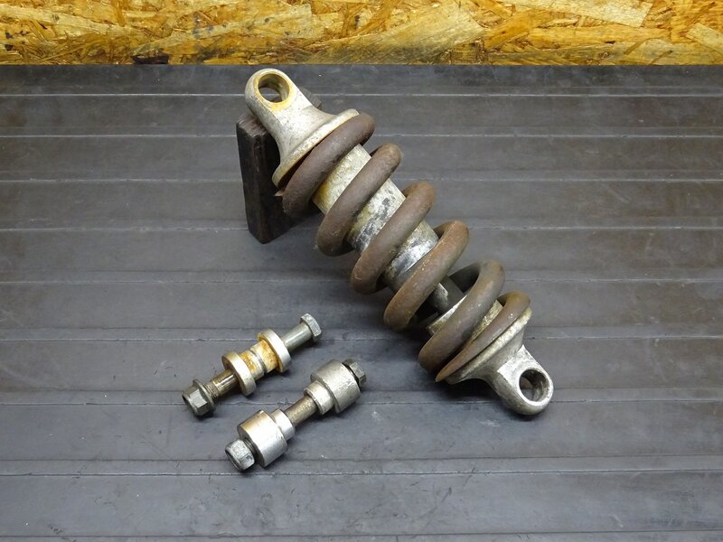 【251232】ドラッグスター400(4TR-109)◆ 社外リアサスペンション リアサス リアショック ダウンサス ローダウン 錆/オイル漏れ有 | 中古バイクパーツ通販・買取　ジャンクヤード鳥取　JunkYard