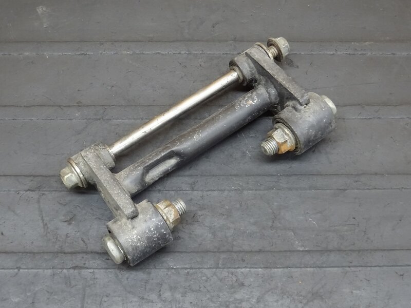 【260103】SDR200(2TV-000)◆ エンジンハンガー マウント ※エンジンパーツ | 中古バイクパーツ通販・買取　ジャンクヤード鳥取　JunkYard