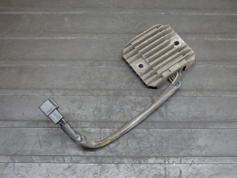 【260116】バルカン400(VN400A-017)◆ レギュレーター レギュレター | 中古バイクパーツ通販・買取　ジャンクヤード鳥取　JunkYard