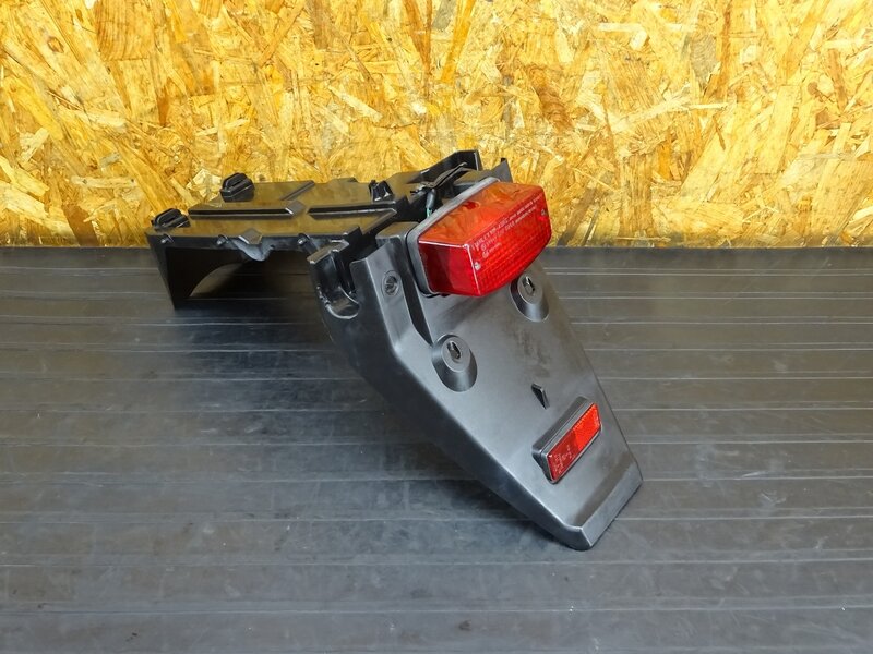 【260206】PS250(MF09-1002)◇ リアフェンダー リヤフェンダー テールランプ ブレーキランプ 艶出し施工有 【角目 | 中古バイクパーツ通販・買取　ジャンクヤード鳥取　JunkYard