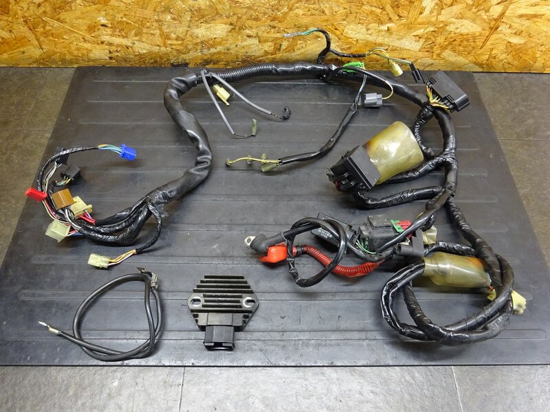 【260306】CB400SF Vtec2(NC39-1044)◆ メインハーネス レギュレーター ヒューズボックス リレー 【SPEC2 スペック2 | 中古バイクパーツ通販・買取　ジャンクヤード鳥取　JunkYard