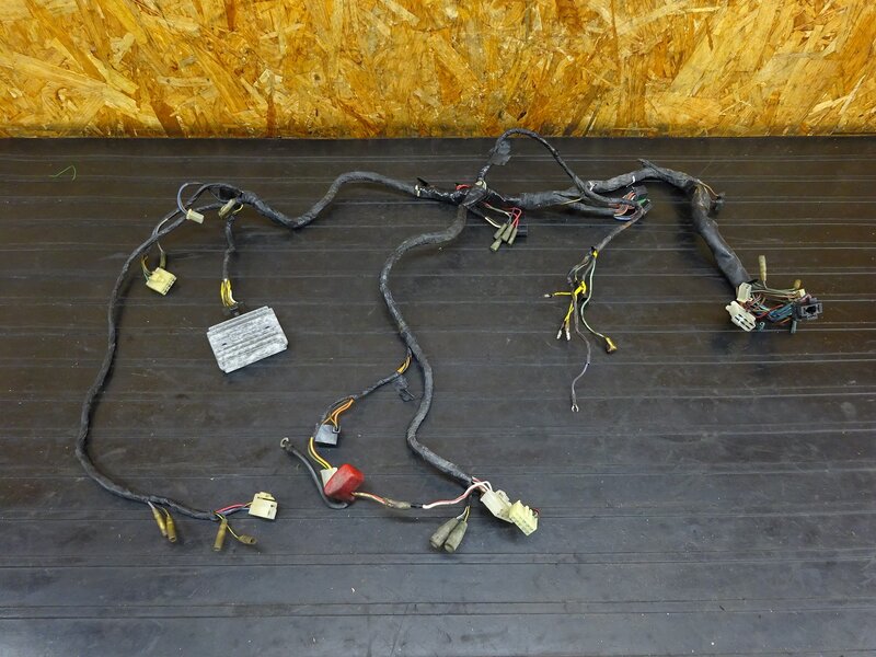 【260312】ゼファー400(ZR400C-094)◇ メインハーネス レギュレーター 被服破れ有 【C5 | 中古バイクパーツ通販・買取　ジャンクヤード鳥取　JunkYard