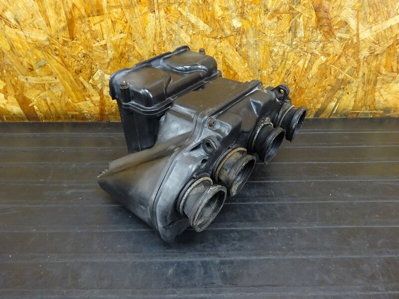 【260312】ゼファー400(ZR400C-094)◇ エアクリーナーボックス エアクリボックス エアクリ 硬化/傷有 【C5 | 中古バイクパーツ通販・買取　ジャンクヤード鳥取　JunkYard