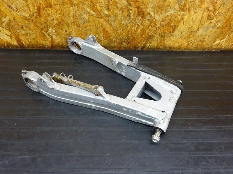【260312】ゼファー400(ZR400C-094)◇ スイングアーム ピボットシャフト トルクロッド 【C5 | 中古バイクパーツ通販・買取　ジャンクヤード鳥取　JunkYard