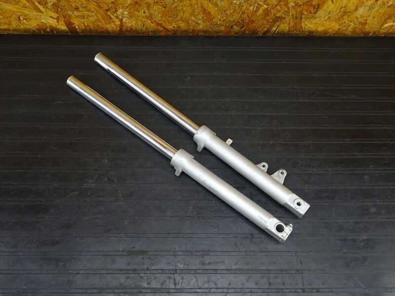 【260313】GSX250S(GJ76A-103)◇ フロントフォーク インナーチューブ ボトムケース 錆/オイル漏れ有 【刀 カタナ | 中古バイクパーツ通販・買取　ジャンクヤード鳥取　JunkYard