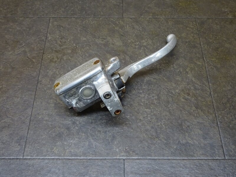 【250508】マグナ250(MC29-1700)◆ フロントブレーキマスターシリンダー 腐食/塗料付着有 【V-TWIN Vツイン | 中古バイクパーツ通販・買取　ジャンクヤード鳥取　JunkYard
