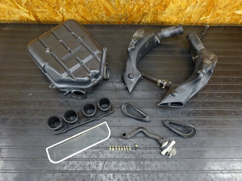 【250510】ZZR1200(ZXT20C-002)◇ エアクリーナーボックス エアクリボックス エアクリ 割れ、破損有 AI ダクト ジャンク!! 【ZZ-R1200 | 中古バイクパーツ通販・買取　ジャンクヤード鳥取　JunkYard