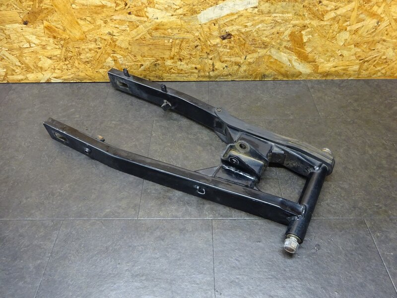 【250603】FTR223(MC34-1005)◆ スイングアーム ピボットシャフト 劣化有 | 中古バイクパーツ通販・買取　ジャンクヤード鳥取　JunkYard