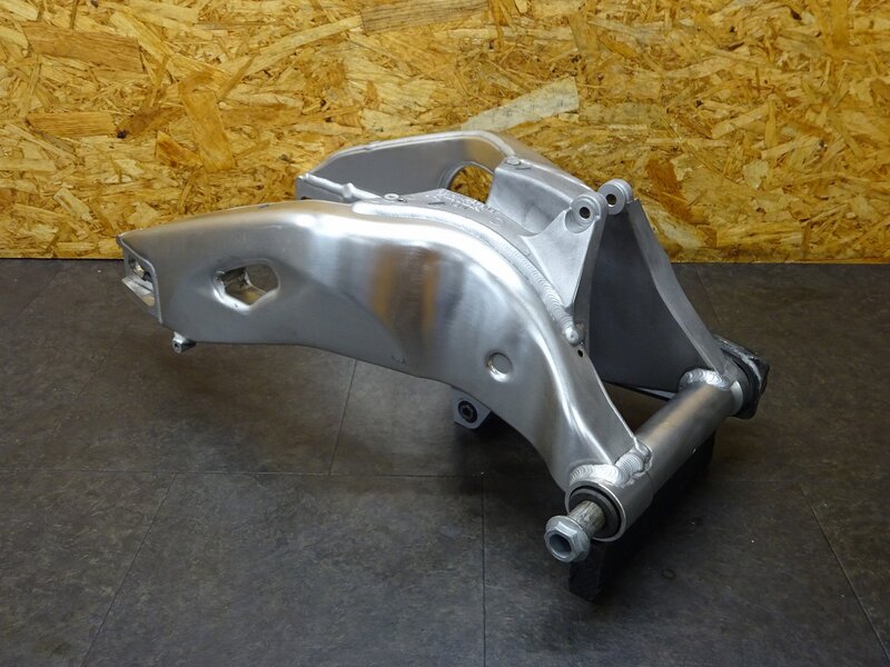 【250614】CBR1000RR SP(SC59-1600)◆ スイングアーム ピボットシャフト 削れ有 【後期 | 中古バイクパーツ通販・買取　ジャンクヤード鳥取　JunkYard