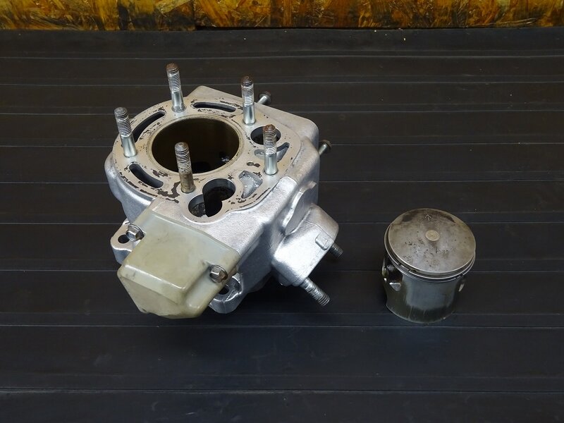 【250913】KDX125SR(DX125A-008)● シリンダー ピストン 傷有 ※エンジンパーツ 検索:200 220 250 | 中古バイクパーツ通販・買取　ジャンクヤード鳥取　JunkYard