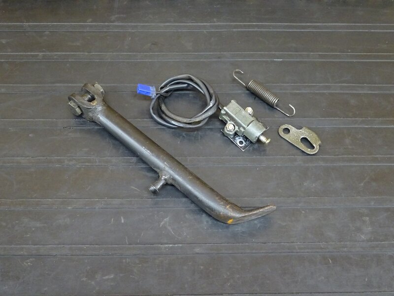 【250927】RZ50(RA02J-001)◇ サイドスタンド スタンドスイッチ スプリング | 中古バイクパーツ通販・買取　ジャンクヤード鳥取　JunkYard