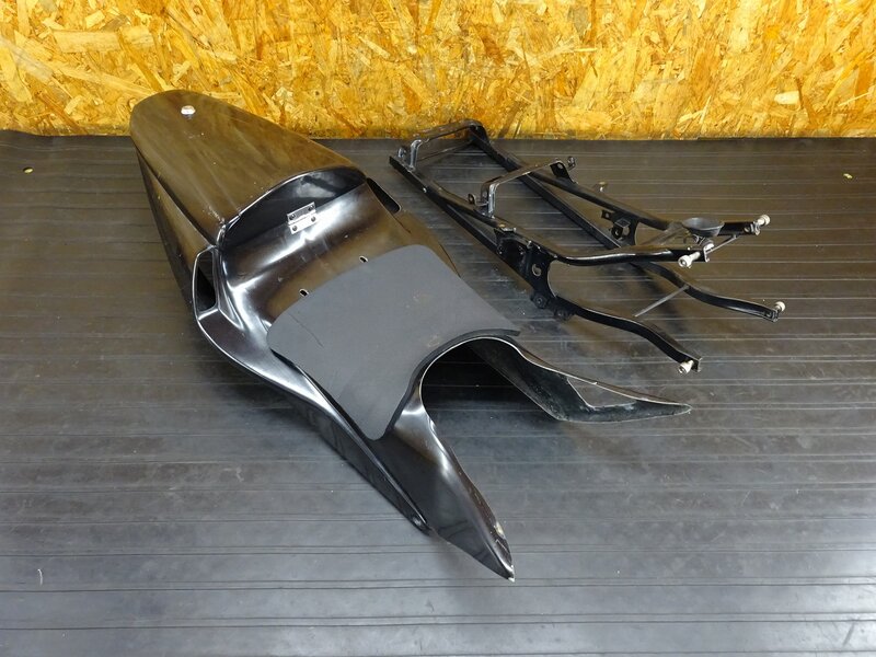 【251038】CBR250RR(MC22)◇ 社外シートカウル テールカウル リアカウル FRP 才谷屋?? 傷有 シートレール CBR600RRレプリカ? | 中古バイクパーツ通販・買取 ジャンクヤード鳥取 JunkYard