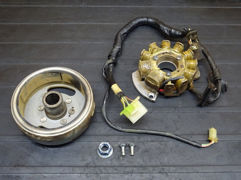 【251114】KDX125SR(DX125A-016)◆ ジェネレーター ピックアップコイル フライホイール 錆有 ※エンジンパーツ【検索：200 220 250 | 中古バイクパーツ通販・買取　ジャンクヤード鳥取　JunkYard