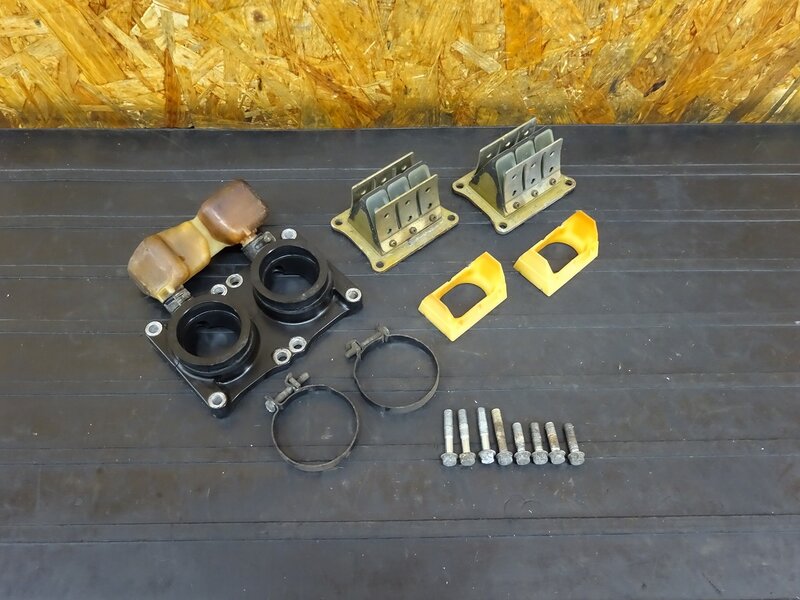 【251122】NSR250R(MC21)◇ リードバルブセット インシュレーター インテークマニホールド 劣化/硬化有 ※エンジンパーツ【MC16 MC18 88 89 | 中古バイクパーツ通販・買取　ジャンクヤード鳥取　JunkYard