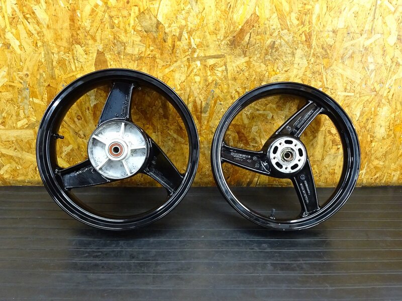 【251128】ZRX400(ZR400E)◇ ホイール前後セット フロント 17×3.00 F-1337 リア 18×4.00 R-1333 色塗り/傷有 【ZRX-2 ZRX-Ⅱ | 中古バイクパーツ通販・買取　ジャンクヤード鳥取　JunkYard