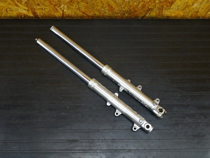 【251201】SR400(1JR-290)◇ フロントフォーク インナーチューブ ボトムケース 傷/錆/腐食有 【検:SR500 1JN 2J2 2H6 | 中古バイクパーツ通販・買取　ジャンクヤード鳥取　JunkYard