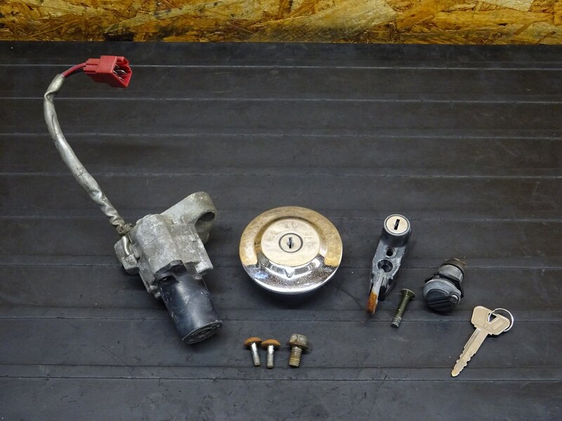 【251232】ドラッグスター400(4TR-109)◆ キーセット メイン/イグニッションキー タンクキャップ サイドカバーキー | 中古バイクパーツ通販・買取　ジャンクヤード鳥取　JunkYard