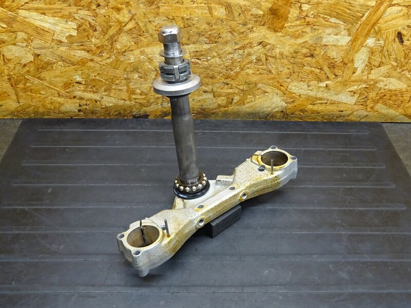 【260113】ドラッグスター400C(VH01J-028)◆ ステム アンダーブラケット トリプルツリー ジャンク！ 【クラシック イモビ付 | 中古バイクパーツ通販・買取　ジャンクヤード鳥取　JunkYard