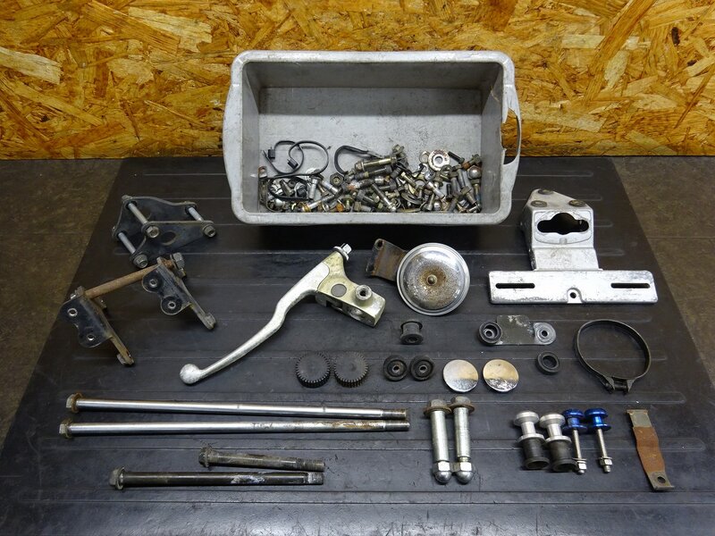 【260205】サベージ650(NP41A-104)◆ ボルトセット エンジンハンガー クラッチレバー ナンバーステー 荷掛けフック 【サベージ400 | 中古バイクパーツ通販・買取　ジャンクヤード鳥取　JunkYard
