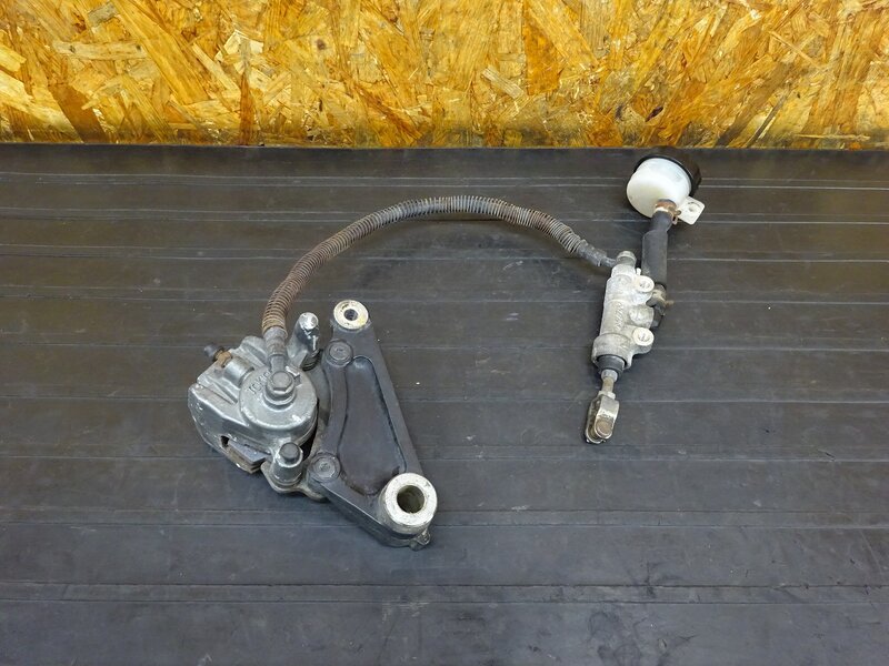 【260210】ZRX-Ⅱ(ZR400E-311)◇ リアブレーキセット ブレーキキャリパー キャリパーサポート ブレーキマスター Φ1/2 【前期 ZRX-2 ZRX400 | 中古バイクパーツ通販・買取　ジャンクヤード鳥取　JunkYard