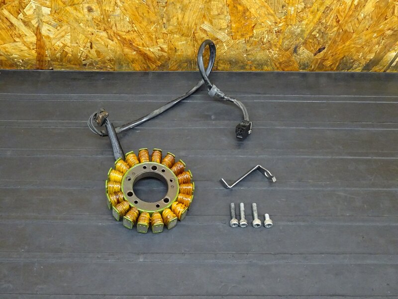 【260301】ZZR400(ZX400N-008)◇ ジェネレーター 被服硬化有 ※検:ZRX400 【エンジンパーツ ZZ-R400 | 中古バイクパーツ通販・買取　ジャンクヤード鳥取　JunkYard