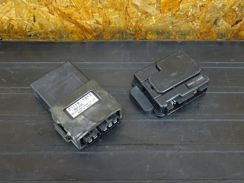 【260312】ゼファー400(ZR400C-094)◇ CDI イグナイター ジャンクションボックス ヒューズボックス 26021-1093 【C5 | 中古バイクパーツ通販・買取　ジャンクヤード鳥取　JunkYard