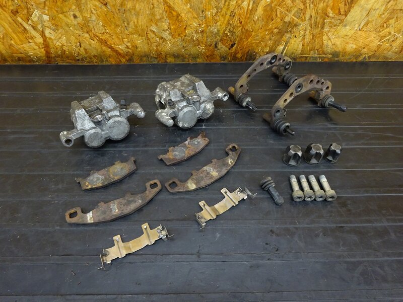 【260312】ゼファー400(ZR400C-094)◇ フロントキャリパー ブレーキキャリパー ピストン固着有 【C5 | 中古バイクパーツ通販・買取　ジャンクヤード鳥取　JunkYard