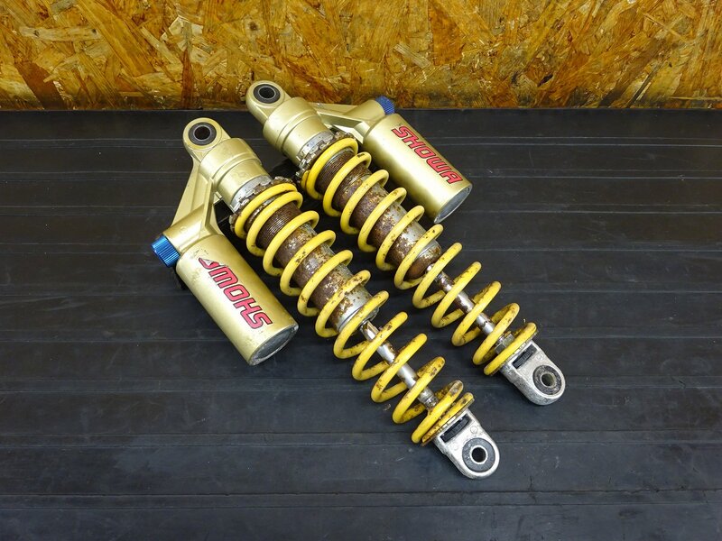 【260312】ゼファー400(ZR400C-094)◇ 社外リアサスペンション リアサス リアショック リヤサス SHOWA 抜け/錆有 ジャンク 【C5 | 中古バイクパーツ通販・買取　ジャンクヤード鳥取　JunkYard