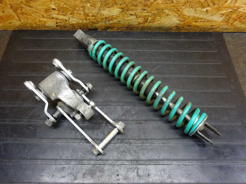 【260322】KDX125SR(DX125A-022)◆ リアサスセット リアサスペンション リアサスリンク SHOWA ショーワ 錆有 【検索：200 220 250 | 中古バイクパーツ通販・買取　ジャンクヤード鳥取　JunkYard