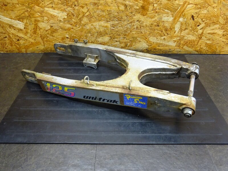 【260322】KDX125SR(DX125A-022)◆ スイングアーム ピボットシャフト 削れ有 【検索：200 220 250 | 中古バイクパーツ通販・買取　ジャンクヤード鳥取　JunkYard