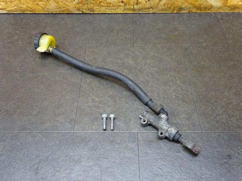 【250510】ZZR1200(ZXT20C-002)◆ リアブレーキマスターシリンダー リアマスター 【ZZ-R1200 | 中古バイクパーツ通販・買取　ジャンクヤード鳥取　JunkYard
