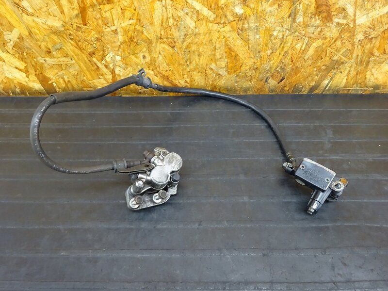 【250608】FTR223(MC34-1002)◇ フロントブレーキセット ブレーキキャリパー マスターシリンダー Φ1/2 破損有 ジャンク!! | 中古バイクパーツ通販・買取　ジャンクヤード鳥取　JunkYard