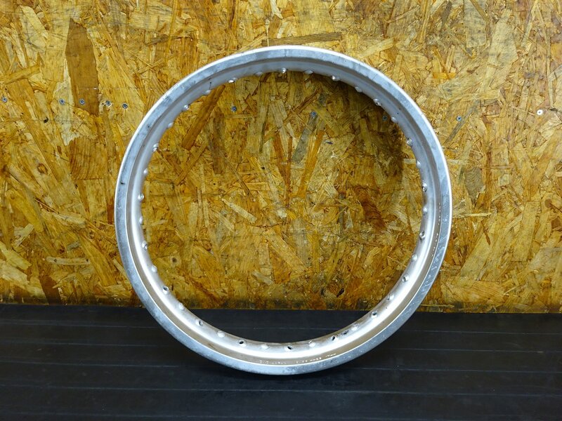 【250610】SR400(1JR-336)◇ リアホイールリム 18×2.15 変形有 ジャンク!! 【検:SR500 1JN 2J2 2H6 | 中古バイクパーツ通販・買取　ジャンクヤード鳥取　JunkYard