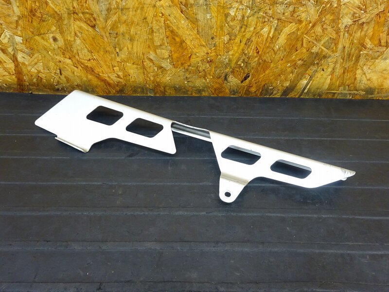 【250621】XJR400(4HM-010)◇ チェーンカバー チェーンガード 傷 腐食有 歪み有 【XJR400R RH02J | 中古バイクパーツ通販・買取　ジャンクヤード鳥取　JunkYard