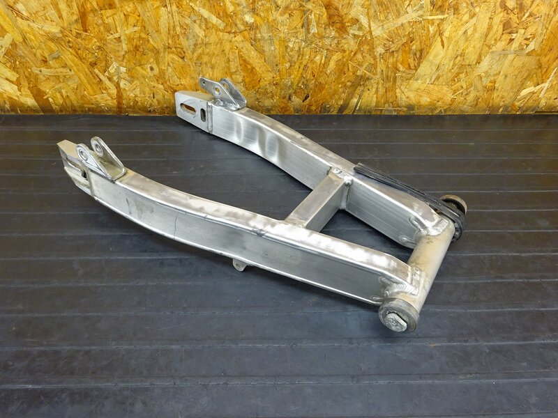 【250621】XJR400(4HM-010)◇ スイングアーム ピボットシャフト 削れ多数有 【XJR400R RH02J | 中古バイクパーツ通販・買取　ジャンクヤード鳥取　JunkYard