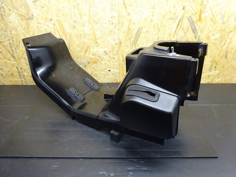 【250704】PS250(MF09-1001)◆ センターカバー センター/フロントカウル パーキングレバーカバー 色塗り/加工/ひび割れ有 【角目 | 中古バイクパーツ通販・買取　ジャンクヤード鳥取　JunkYard