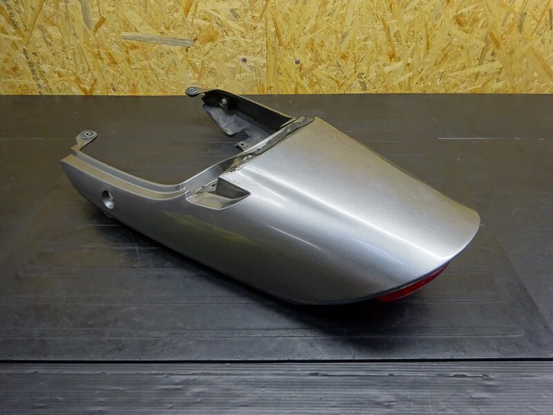 【250710】イナズマ400(GK7BA-500)◆ テールカウル リアカウル シートカウル テールランプ ブレーキランプ | 中古バイクパーツ通販・買取　ジャンクヤード鳥取　JunkYard