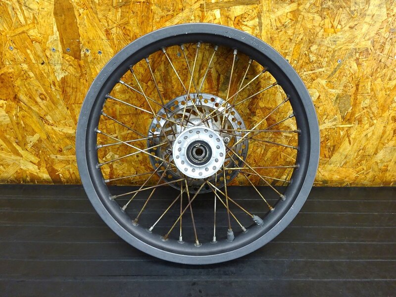 【250717】CB223S(MC40-1001)◇ フロントホイール 18×2.50 ブレーキディスク 傷 段付き有 【検索:FTR223 MC34 | 中古バイクパーツ通販・買取　ジャンクヤード鳥取　JunkYard