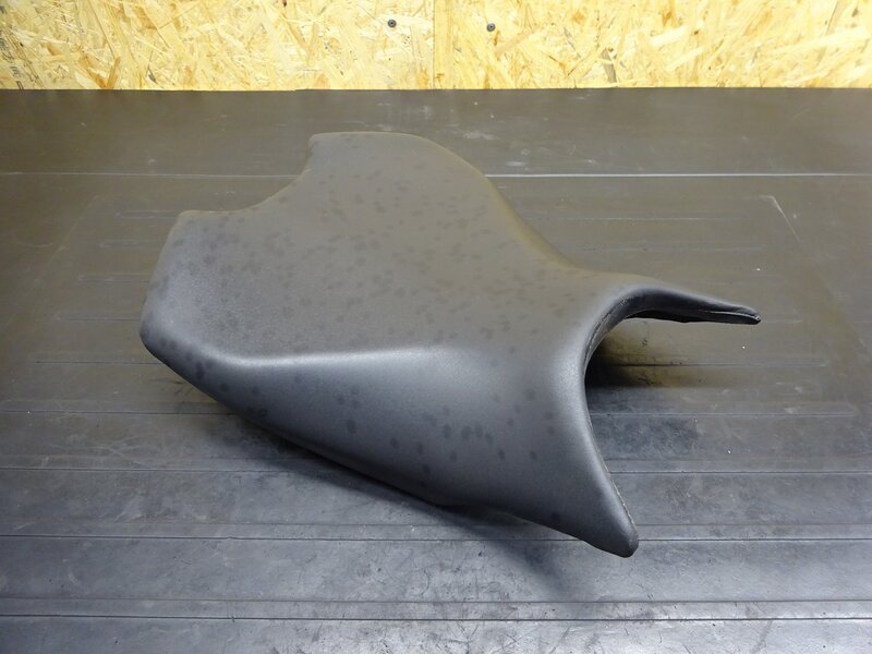 【250720】CBR250RR(MC51-1005)◆ メインシート | 中古バイクパーツ通販・買取　ジャンクヤード鳥取　JunkYard