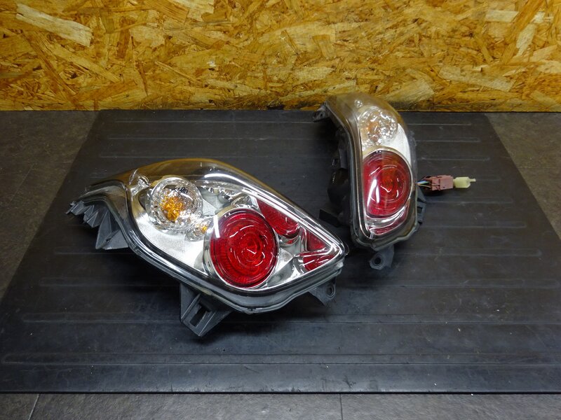 【250806】フォルツァZ(MF08-1317)◆ テールランプ左右セット ブレーキランプ 傷/削れ有 | 中古バイクパーツ通販・買取　ジャンクヤード鳥取　JunkYard