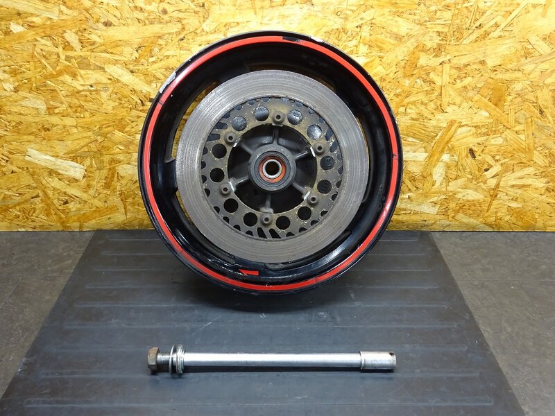 【250817】V-MAX1200(3UF-009)◆ リアホイール 15×3.50 リアアクスルシャフト 腐食有 【VMAX | 中古バイクパーツ通販・買取　ジャンクヤード鳥取　JunkYard