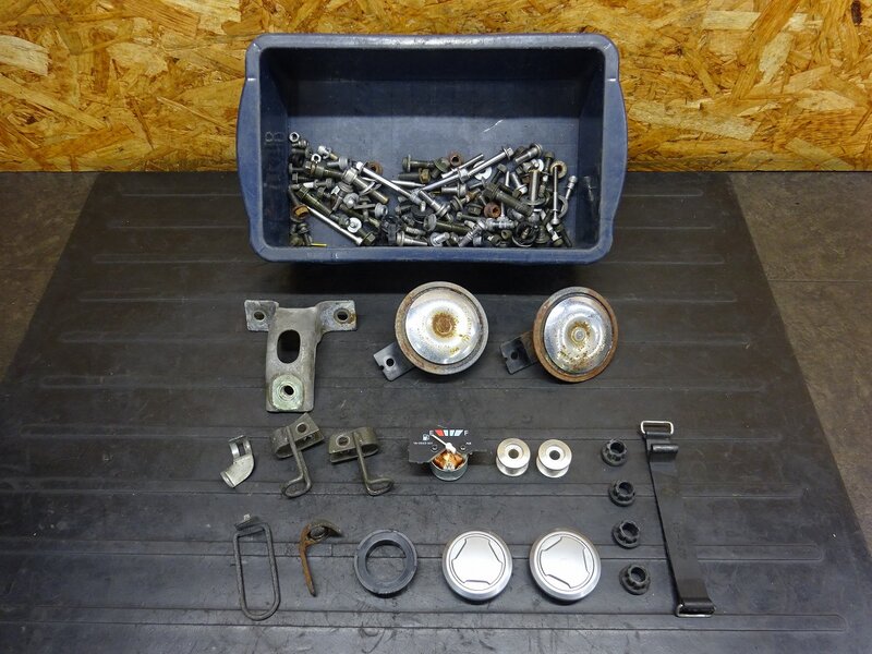 【250824】XJR1300(RP01J-002)◆ ボルトセット ホーン ピボットカバー ジャンク！ 【RP03J | 中古バイクパーツ通販・買取　ジャンクヤード鳥取　JunkYard