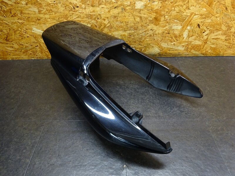 【250824】XJR1300(RP01J-002)◆ テールカウル シートカウル リアカウル 破損有 【RP03J | 中古バイクパーツ通販・買取　ジャンクヤード鳥取　JunkYard