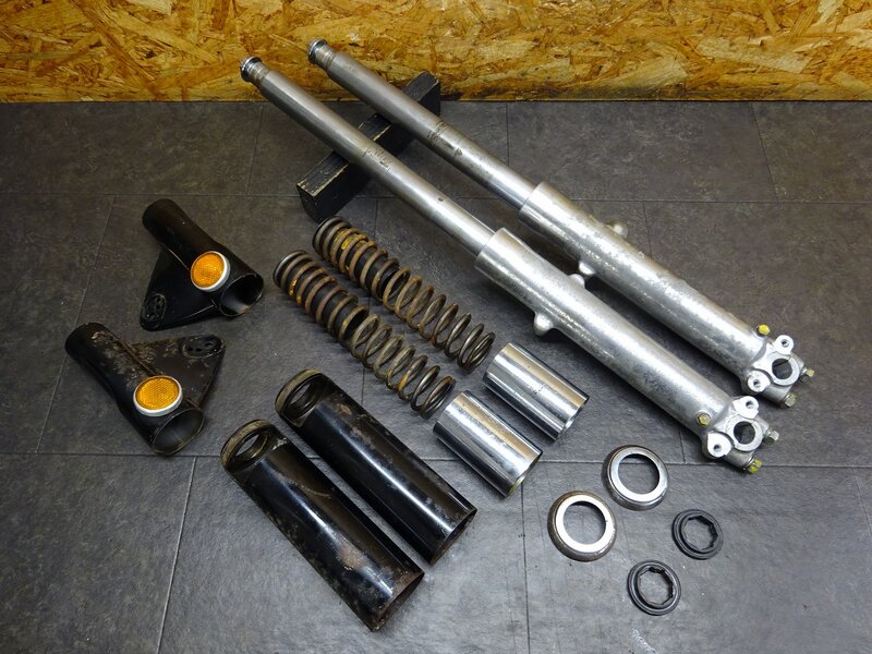 【251044】CB350(CB350-1069)◆ フロントフォーク ボトムケース フォークカバー ヘッドライトステー 【検索:CB250 エクスポート セニア | 中古バイクパーツ通販・買取 ジャンクヤード鳥取 JunkYard