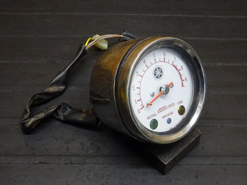 【251102】SR400(RH01J-020)◆ タコメーター メーターケース 凹み/変形有 【イモビ付 | 中古バイクパーツ通販・買取　ジャンクヤード鳥取　JunkYard