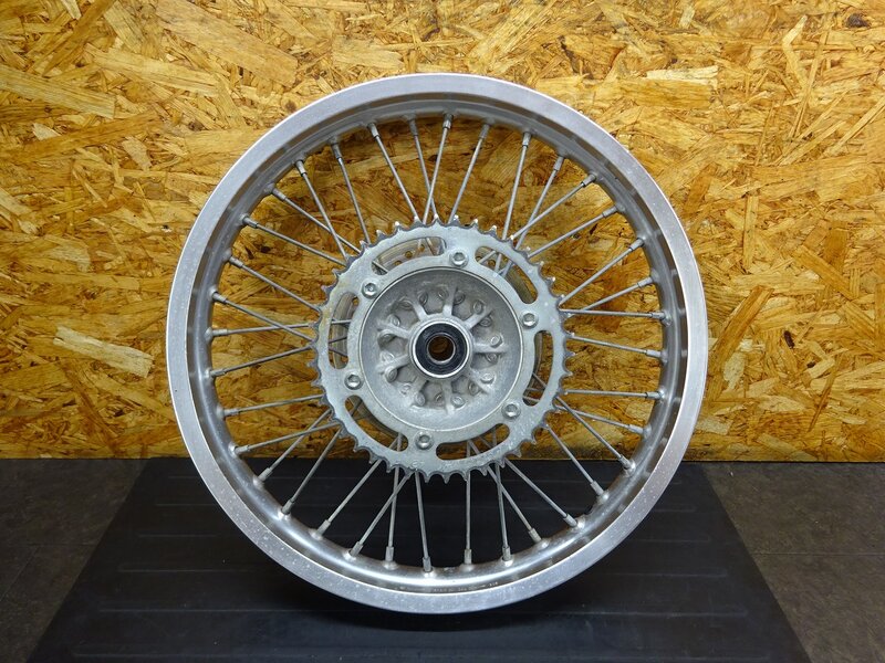 【251107】KLX250(LX250E-A05)◆ リアホイール 18×2.15 タカサゴリム ハブ スプロケット 42T 【04’ Dトラッカー | 中古バイクパーツ通販・買取　ジャンクヤード鳥取　JunkYard