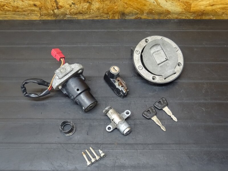 【251110】SRX400(3VN-086)■ キーセット メインキー タンクキャップ シートロック 鍵 【SRX600 | 中古バイクパーツ通販・買取　ジャンクヤード鳥取　JunkYard