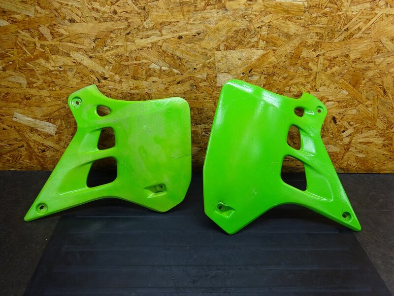 【251114】KDX125SR(DX125A-016)◆ シュラウド左右セット サイドカバー サイドカウル 割れ/色塗り有 【検索：200 220 250 | 中古バイクパーツ通販・買取　ジャンクヤード鳥取　JunkYard