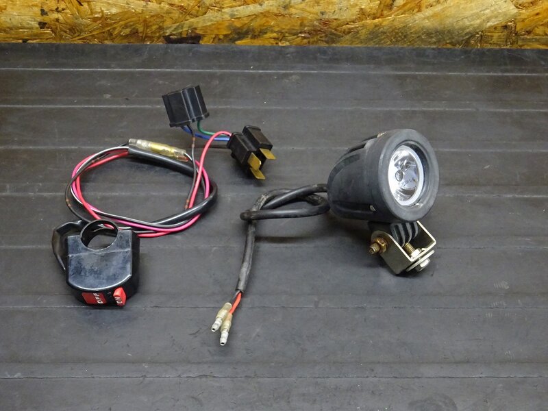 【251118】KDX200SR(DX200G-004)◆ 社外フォグランプ ON/OFFスイッチ 白 LED 【検索:125 220 250 | 中古バイクパーツ通販・買取　ジャンクヤード鳥取　JunkYard