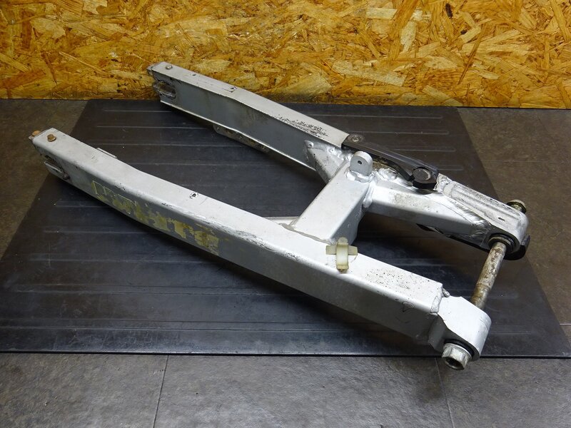 【251118】KDX200SR(DX200G-004)◆ スイングアーム ピボットシャフト 削れ有 【検索:125 220 250 | 中古バイクパーツ通販・買取　ジャンクヤード鳥取　JunkYard